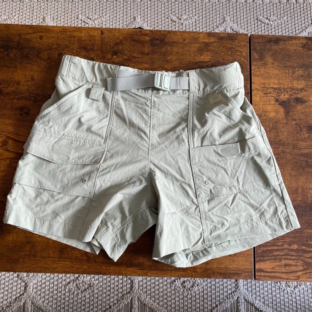 Columbia Summerdry Women’s Nylon Shorts – Size Small, Pale Tan/Green, 5” Inseam